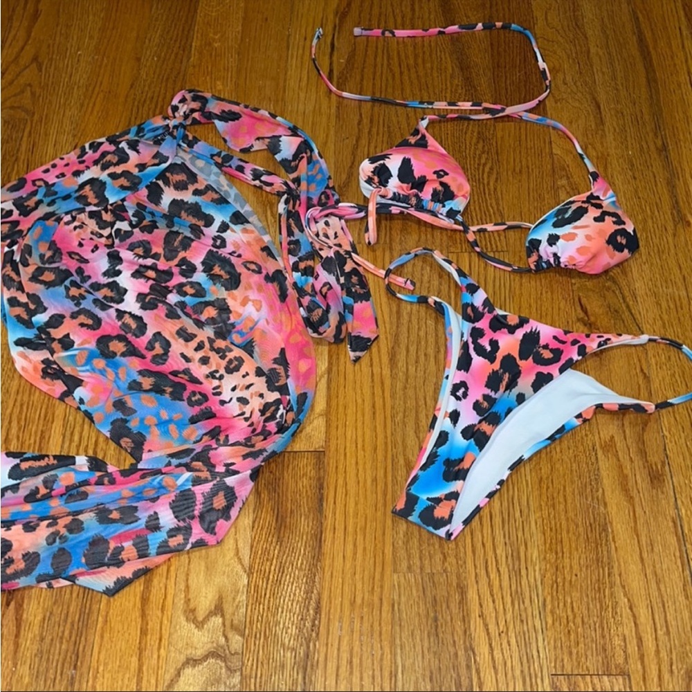 NWOT never worn 3 piece bathing suit